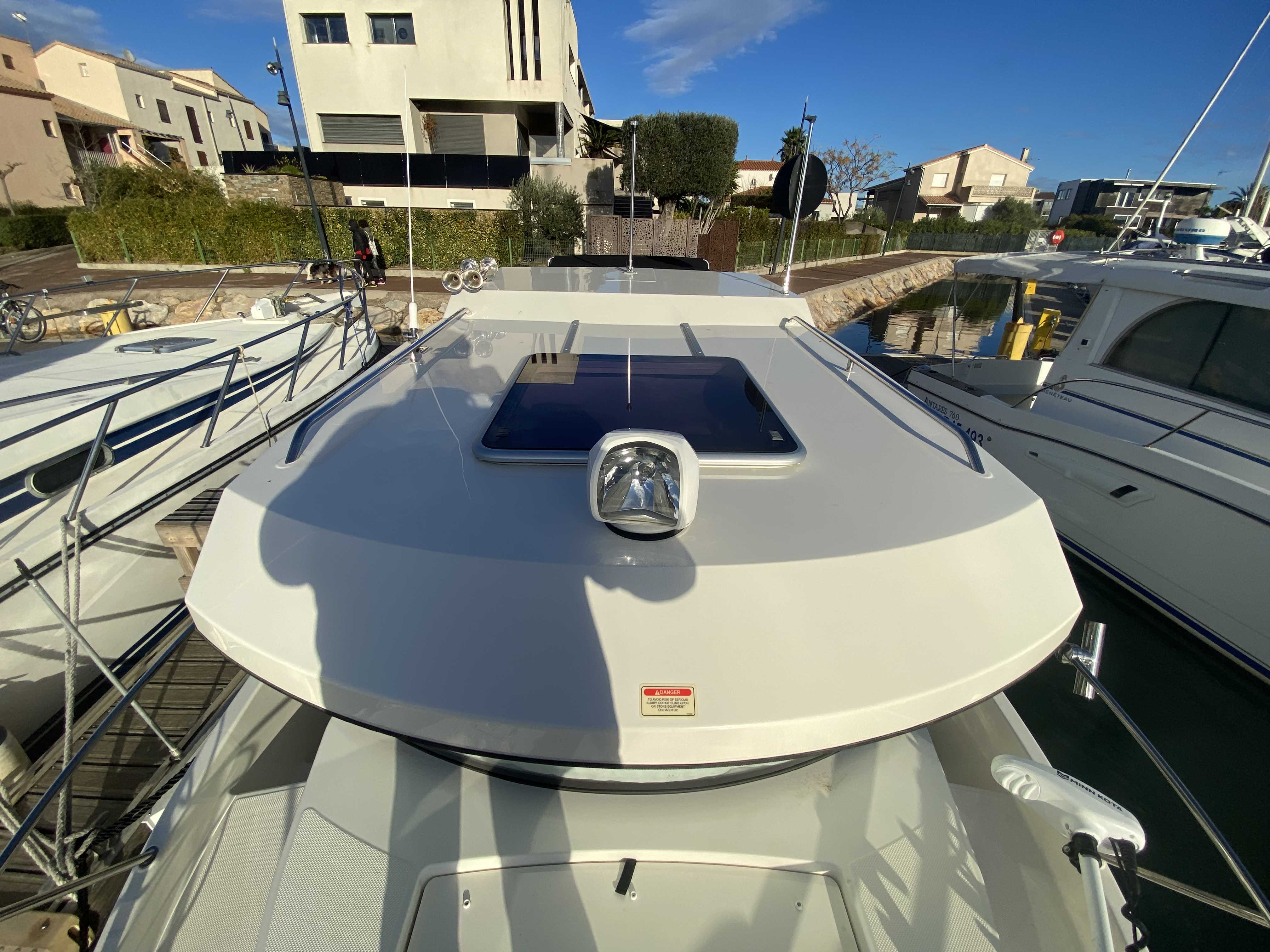 slider 8 Quicksilver Captur 805 Pilothouse